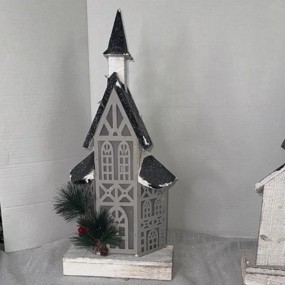 Wooden Church Christmas Decorations lights up white, Gray and Black Pinecone new - Picture 3 of 9